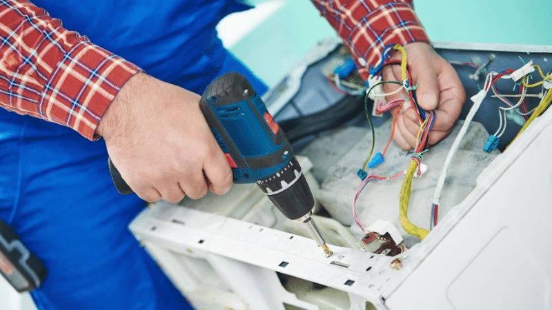 Başakşehir Mitsubishi Mitsubishi çamaşır makinesi kart tamiri – Su almama arızası orijinal parça ile giderildi. - Teknik servis örneği
